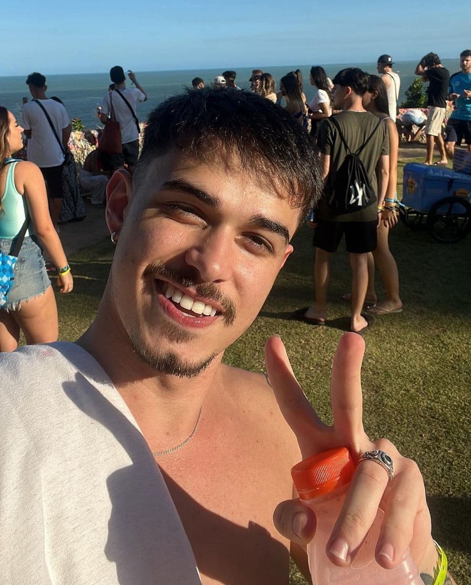 Ejemplo 3 de una foto masculina creada con los prompts