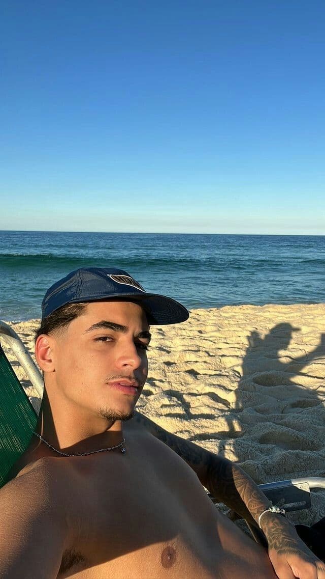Ejemplo 7 de una foto masculina creada con los prompts